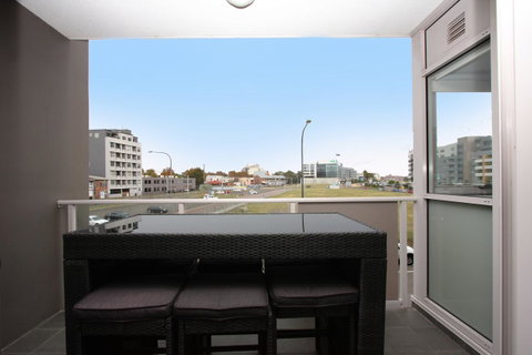 Honeysuckle Executive Apartments - Go Out 3