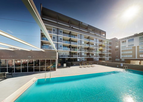 Honeysuckle Executive Apartments - Go Out 7