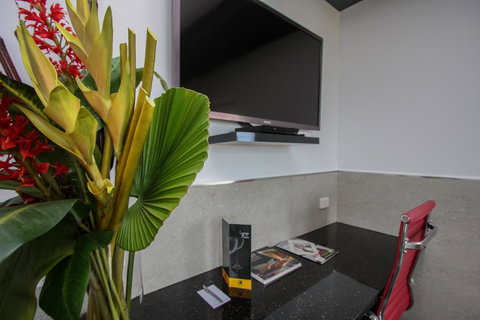 Honeysuckle Executive Apartments - Go Out 20