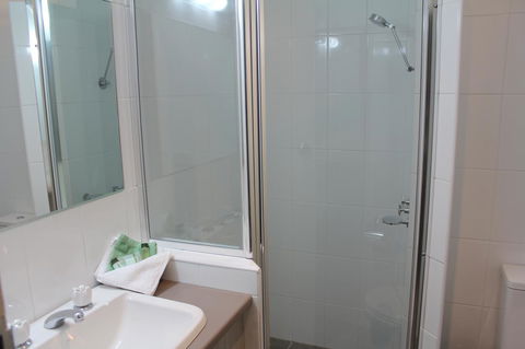 Ashwood Motel - Pubs and Clubs 11