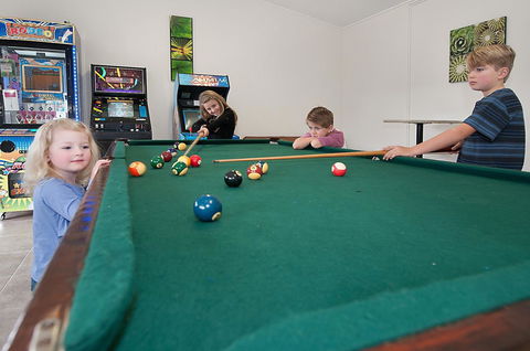 Ashwood Motel - Pubs and Clubs 15