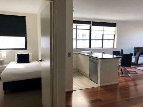 Wyndel Apartments - Apex North Sydney - Go Out 7