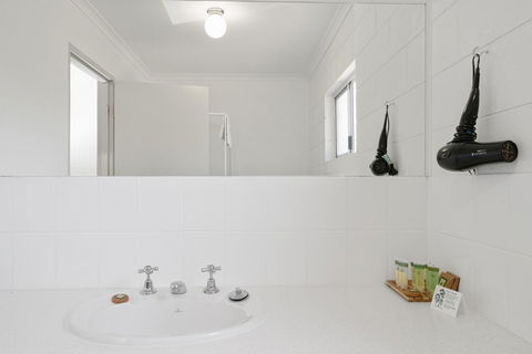 Wollongbar Motel - Pubs and Clubs 39