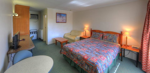 Cooma Motor Lodge Motel - Go Out 2