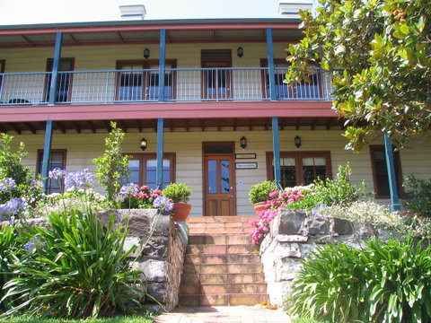 Bellevue Accommodation - Pubs and Clubs 25