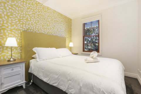 Bellevue Accommodation - Pubs and Clubs 6