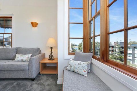 Bellevue Accommodation - Pubs and Clubs 9
