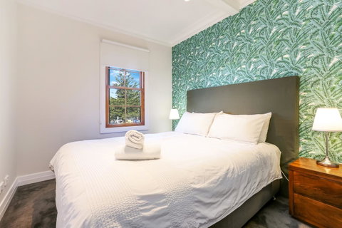 Bellevue Accommodation - Pubs and Clubs 8