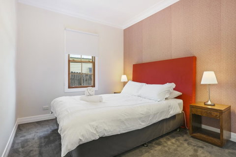Bellevue Accommodation - Pubs and Clubs 5