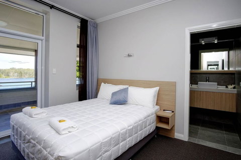 Lakes And Ocean Hotel Forster - Go Out 25