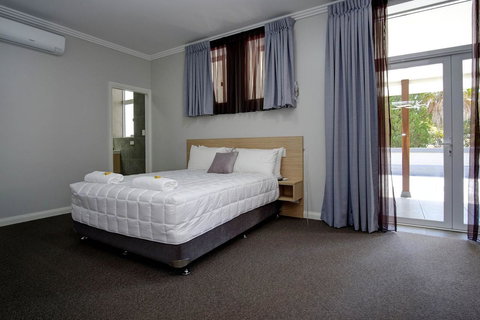 Lakes And Ocean Hotel Forster - Go Out 19