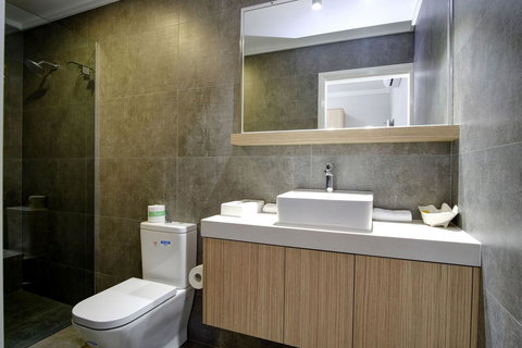 Lakes And Ocean Hotel Forster - Go Out 24