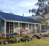 Cadair Cottages - Pubs and Clubs