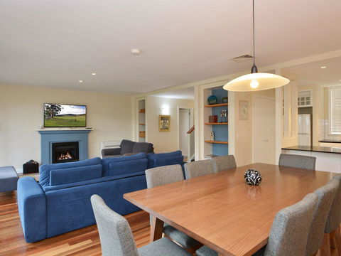 Villa De Saran Located Within Cypress Lakes - Pubs and Clubs 12