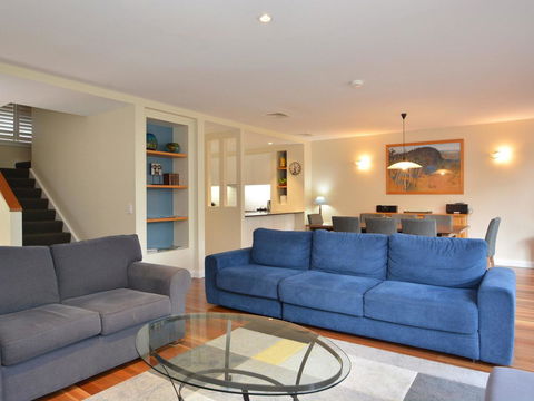 Villa De Saran Located Within Cypress Lakes - Pubs and Clubs 11