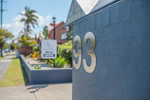 Coastal Bay Motel - Pubs and Clubs 5