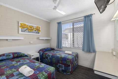 Coastal Bay Motel - Pubs and Clubs 15