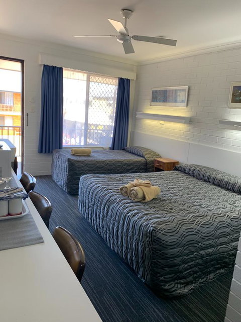 Coastal Bay Motel - Pubs and Clubs 32