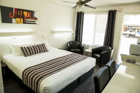 Coastal Bay Motel - Pubs and Clubs 27