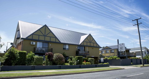 Coastal Bay Motel - Pubs and Clubs 0