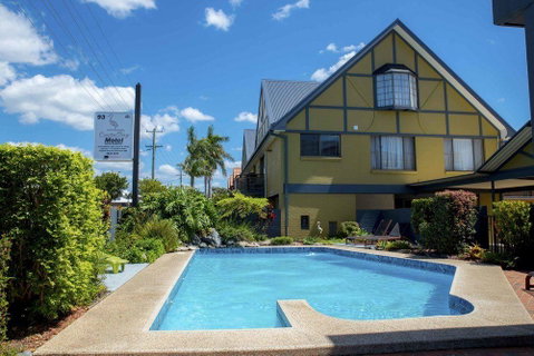 Coastal Bay Motel - Pubs and Clubs 6