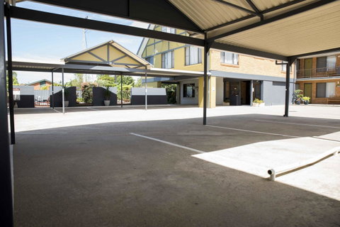 Coastal Bay Motel - Pubs and Clubs 39