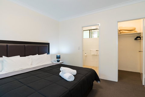 Eastwood Furnished Apartments - Go Out 6