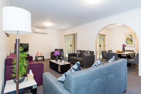 Eastwood Furnished Apartments - Go Out 0