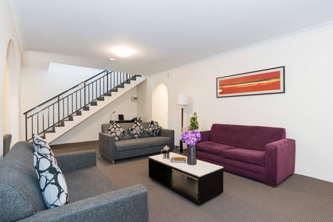 Eastwood Furnished Apartments - Go Out 3