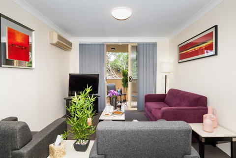 Eastwood Furnished Apartments - Go Out 1