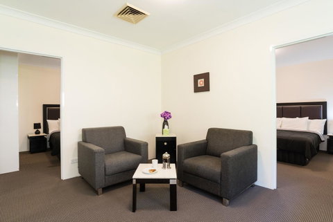 Eastwood Furnished Apartments - Go Out 4