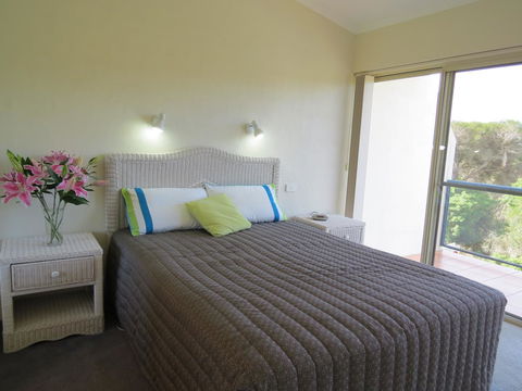 BlueWater Apartments - Pubs and Clubs 24