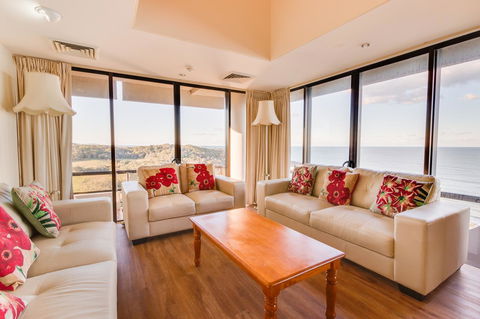 Pacific Towers Beach Resort - Go Out 22