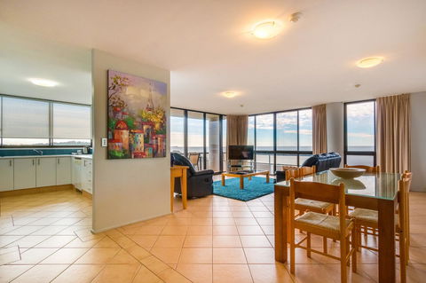 Pacific Towers Beach Resort - Go Out 43