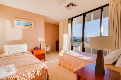 Pacific Towers Beach Resort - Go Out 19