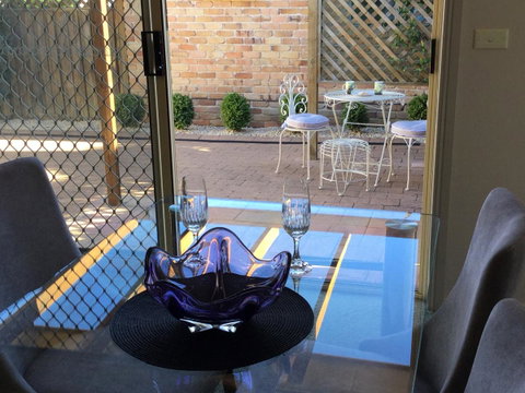 Tic Tac Toe Quality Accommodation - Pubs and Clubs 0
