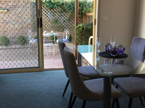 Tic Tac Toe Quality Accommodation - Pubs and Clubs 12