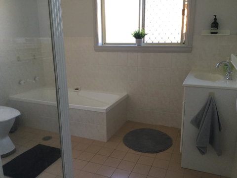 Tic Tac Toe Quality Accommodation - Pubs and Clubs 15