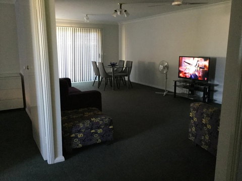 Tic Tac Toe Quality Accommodation - Pubs and Clubs 14