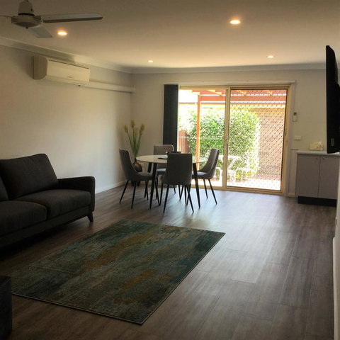 Tic Tac Toe Quality Accommodation - Pubs and Clubs 8