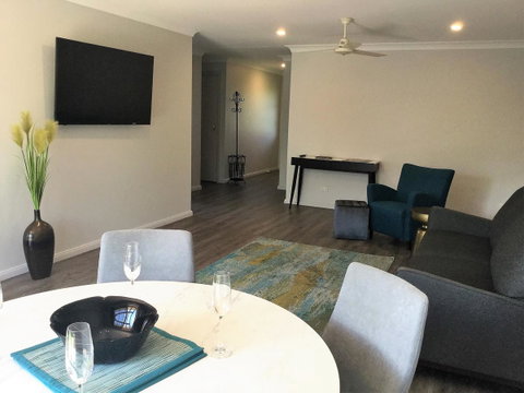 Tic Tac Toe Quality Accommodation - Pubs and Clubs 9