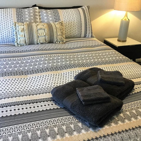 Tic Tac Toe Quality Accommodation - Pubs and Clubs 4
