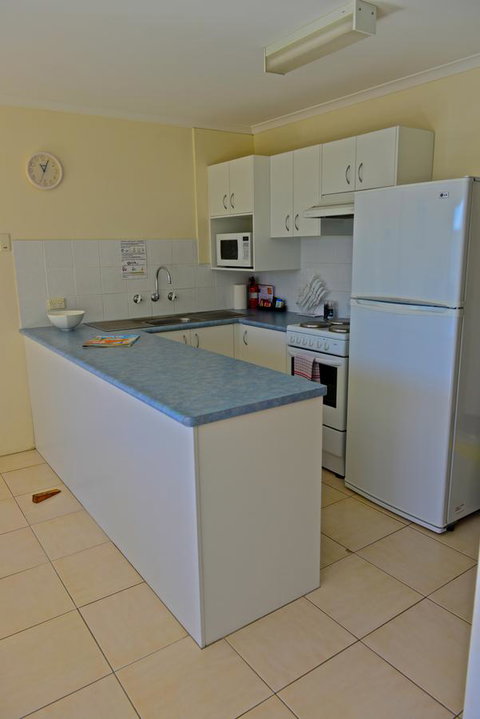Beach House Holiday Apartments - Go Out 12