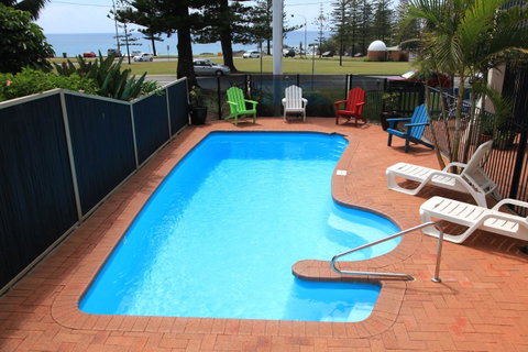 Beach House Holiday Apartments - Go Out 4