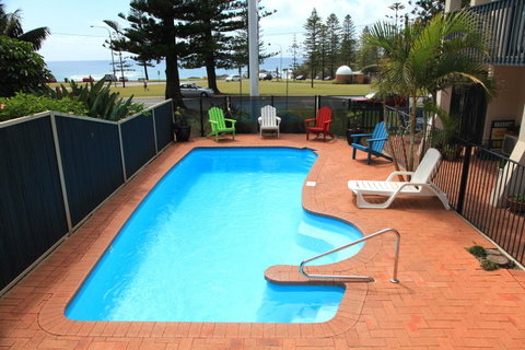 Beach House Holiday Apartments - Go Out 19