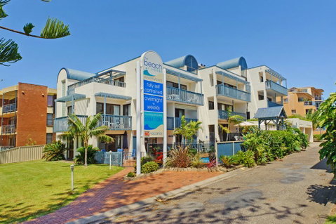 Beach House Holiday Apartments - Go Out 13