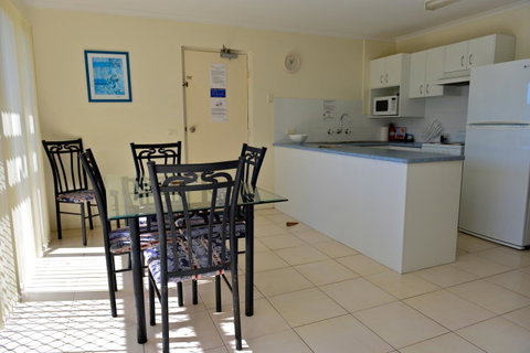 Beach House Holiday Apartments - Go Out 11