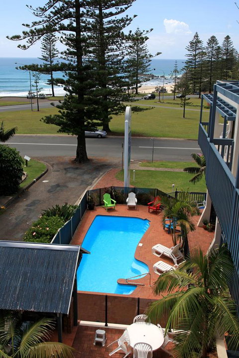 Beach House Holiday Apartments - Go Out 1