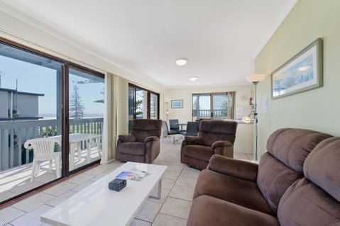 Beach House Holiday Apartments - Go Out 22