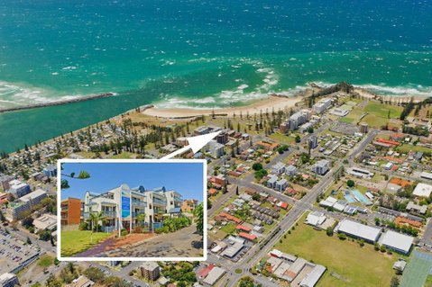 Beach House Holiday Apartments - Go Out 14